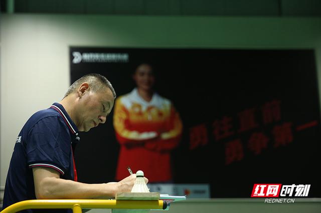 包含联赛杯赛奖金总额提高球员斗志昂扬的词条