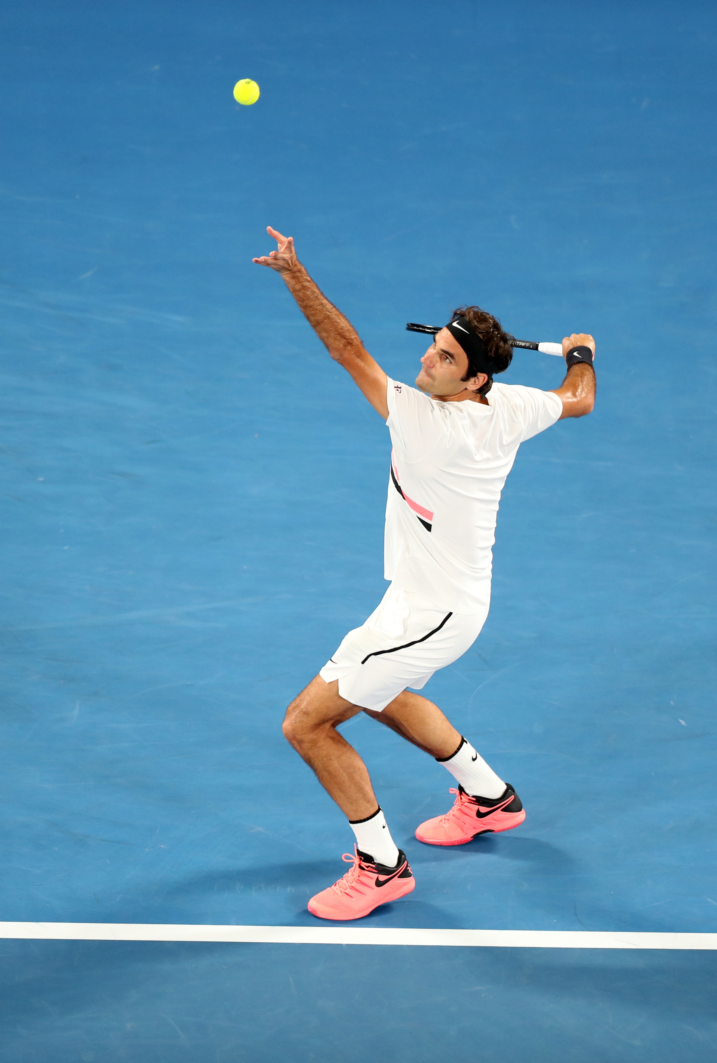 包含英国网球队强势欧洲网球队，费德勒统治全场的词条