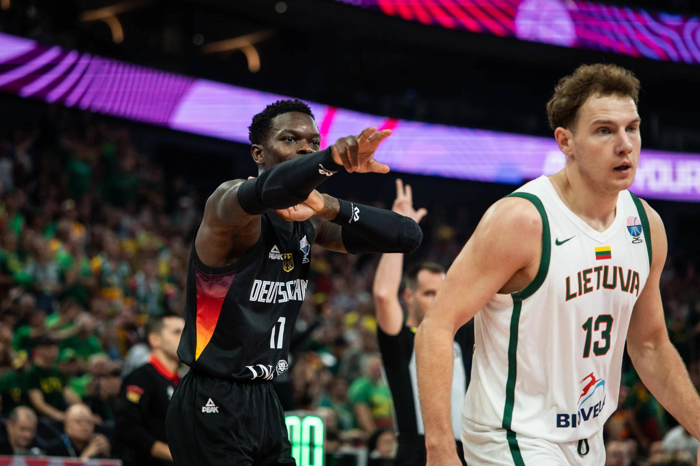 澳大利亚男篮横扫德国男篮，詹姆斯制霸全场