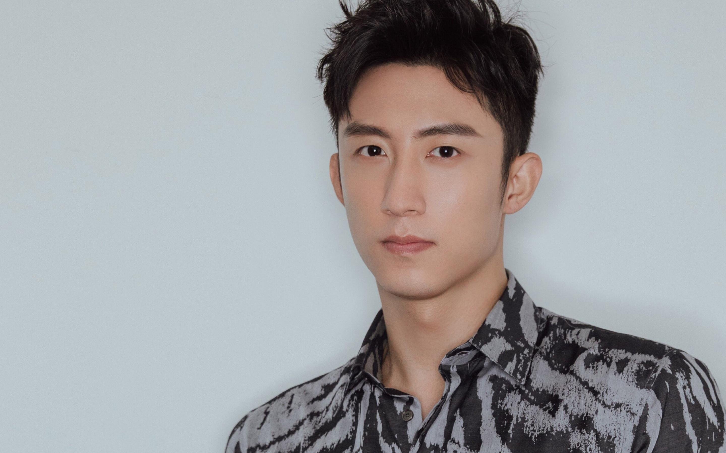 双城记,维尼修斯在伦敦的闪电,与开罗四千年的叹息